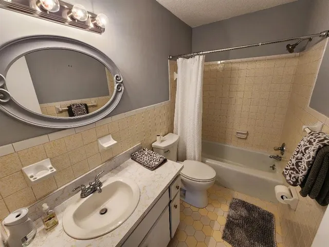 $2,500 | 798 11th Avenue, New Smyrna Beach, FL 32169