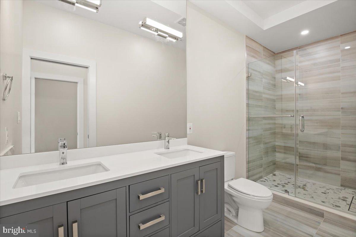 3534 13th Street Northwest, Unit 2 Washington, DC 20010 - Photo 26 of 33 Large full bathroom