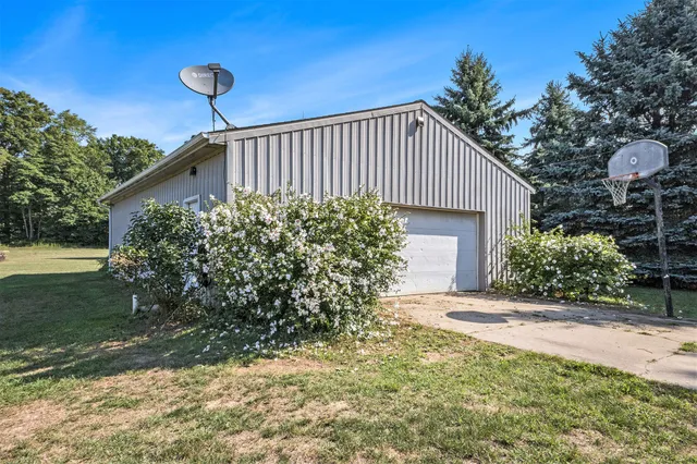 $599,999 | 3123 140th Avenue, Dorr, MI 49323