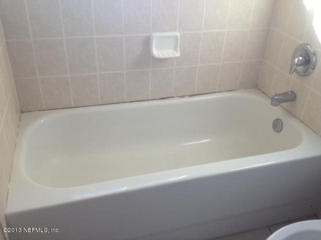 9745 Touchton Road, Unit 124 Jacksonville, FL 32246 - Photo 10 of 13 BATH 2