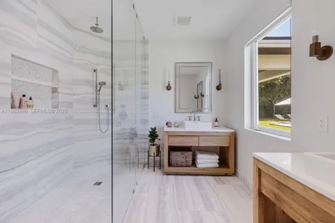 $3,890,000 | 6910 Southwest 145th Terrace, Palmetto Bay, FL 33158