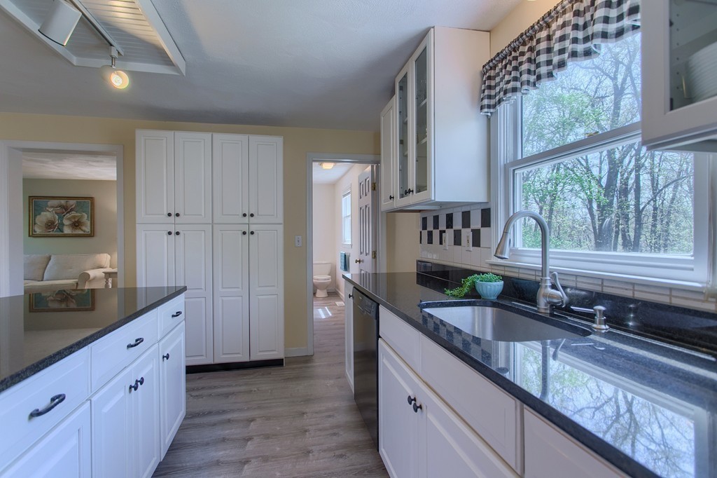 15 Wildwood Road Andover, MA 01810 - Photo 5 of 30 Gallery Image 5
