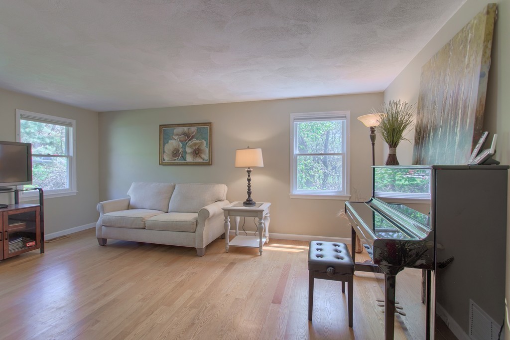 15 Wildwood Road Andover, MA 01810 - Photo 9 of 30 Gallery Image 9