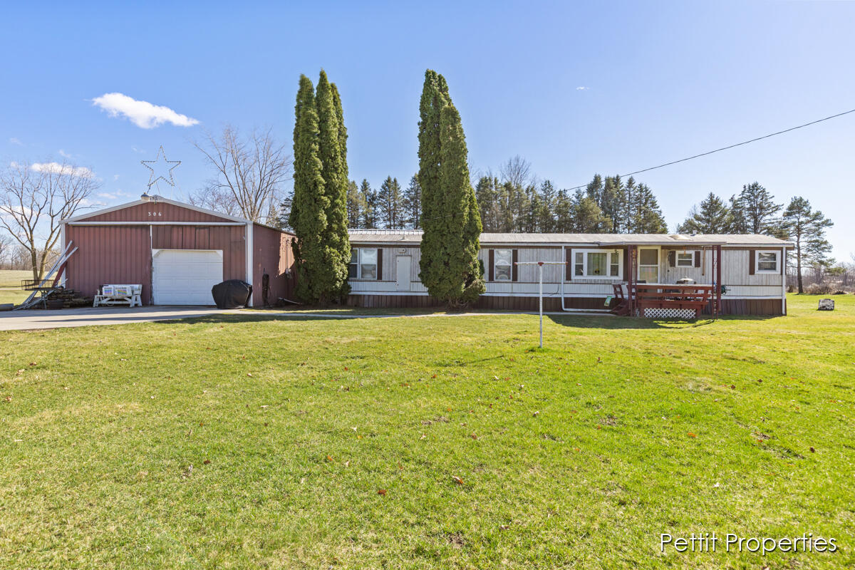 306 Woods Road Orleans, MI 48865 - Photo 1 of 28 IMG_1000 (6)