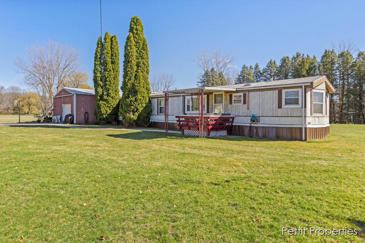 306 Woods Road Orleans, MI 48865 - Photo 2 of 28 IMG_1004 (6)
