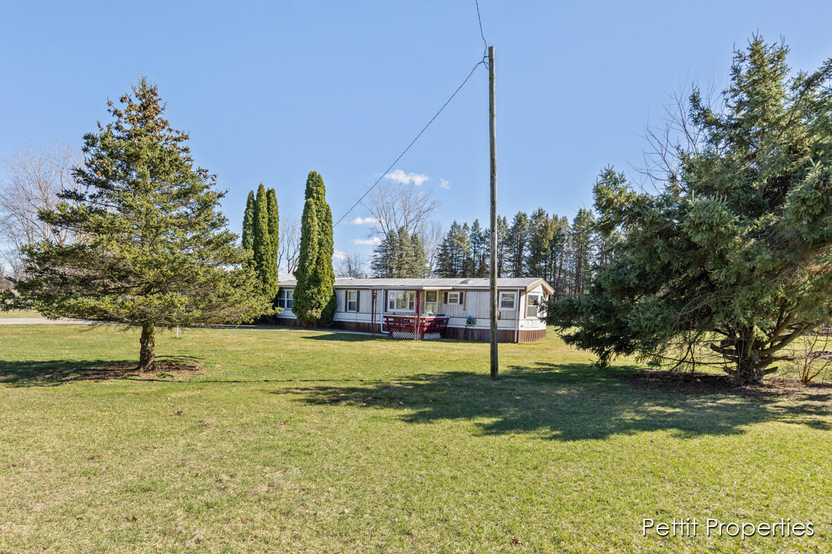 306 Woods Road Orleans, MI 48865 - Photo 3 of 28 IMG_1003 (5)
