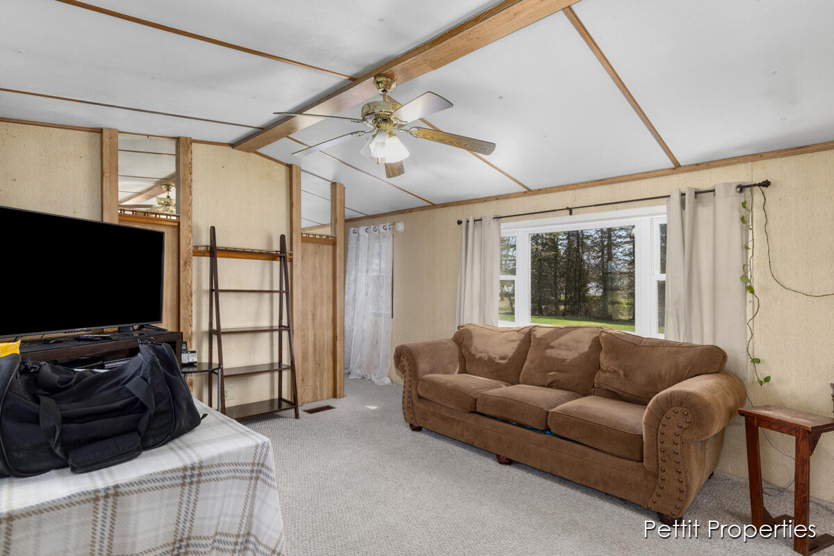 306 Woods Road Orleans, MI 48865 - Photo 5 of 28 IMG_1003 (2) (1)