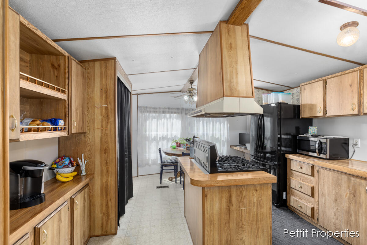 306 Woods Road Orleans, MI 48865 - Photo 7 of 28 IMG_1004 (2) (1)