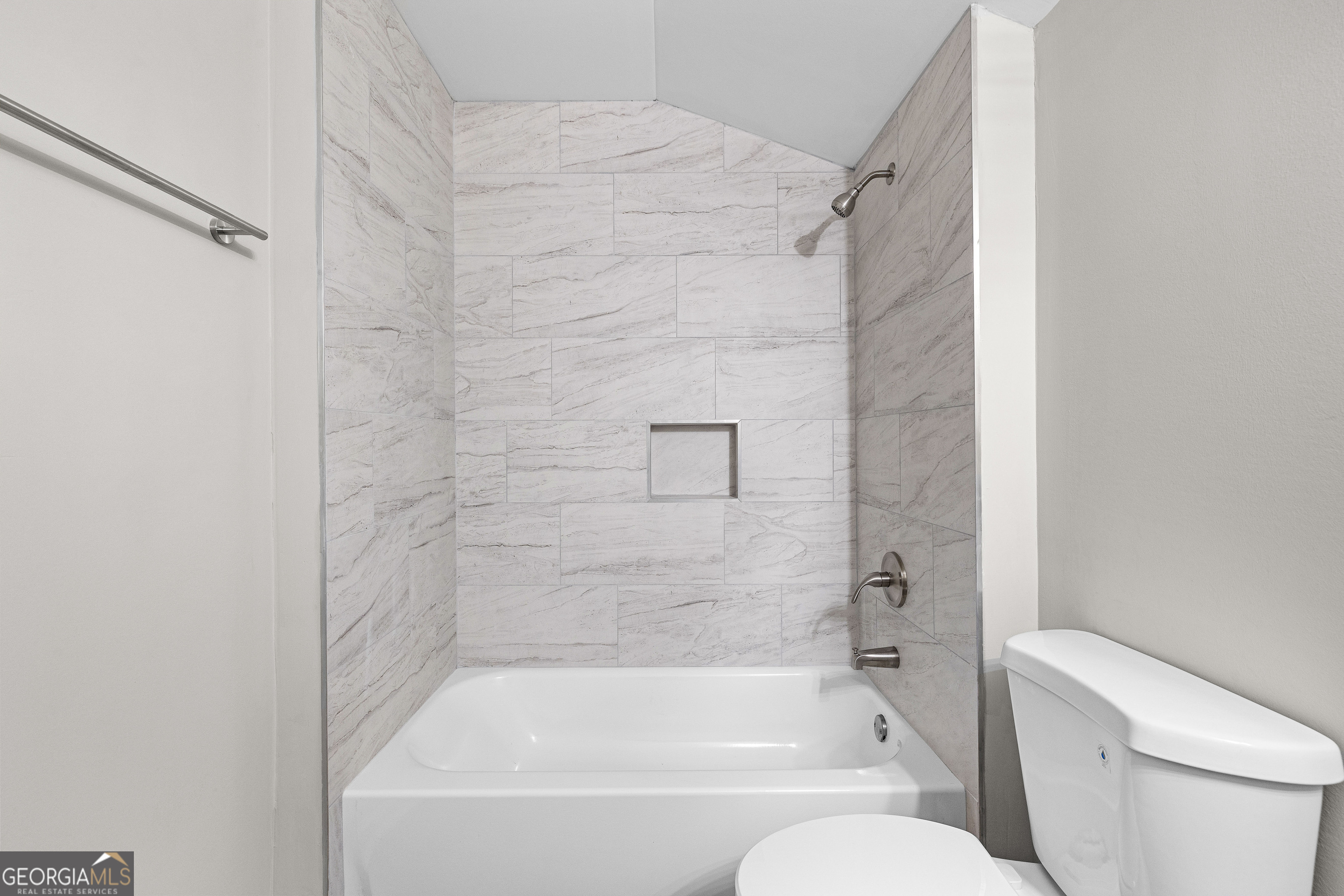 21 Shepard Street Grantville, GA 30220 - Photo 19 of 29 a bathroom with a toilet and a bathtub