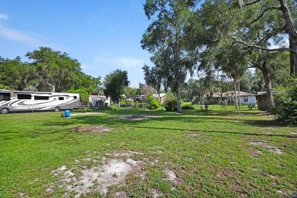 235 West Retta Street De Leon Springs, FL 32130 - Photo 5 of 32