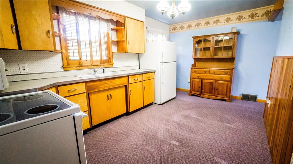 2807 Oneida Valley Road Parker, PA 16049 - Photo 9 of 25 Roomy 16x10 Kitchen