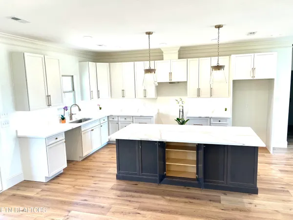 $699,900 | 4623 Alan Springs Lane, Knoxville, TN 37938