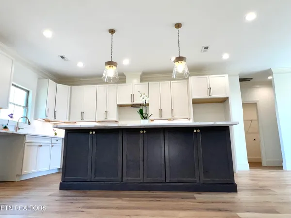 $699,900 | 4623 Alan Springs Lane, Knoxville, TN 37938