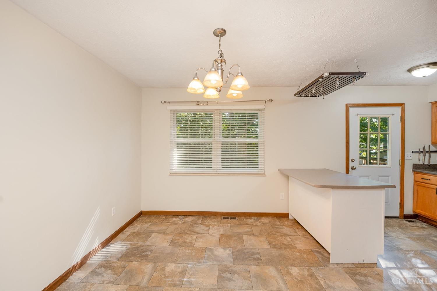 38 Robbie Ridge Milford, OH 45150 - Photo 6 of 24 Dining space in kitchen