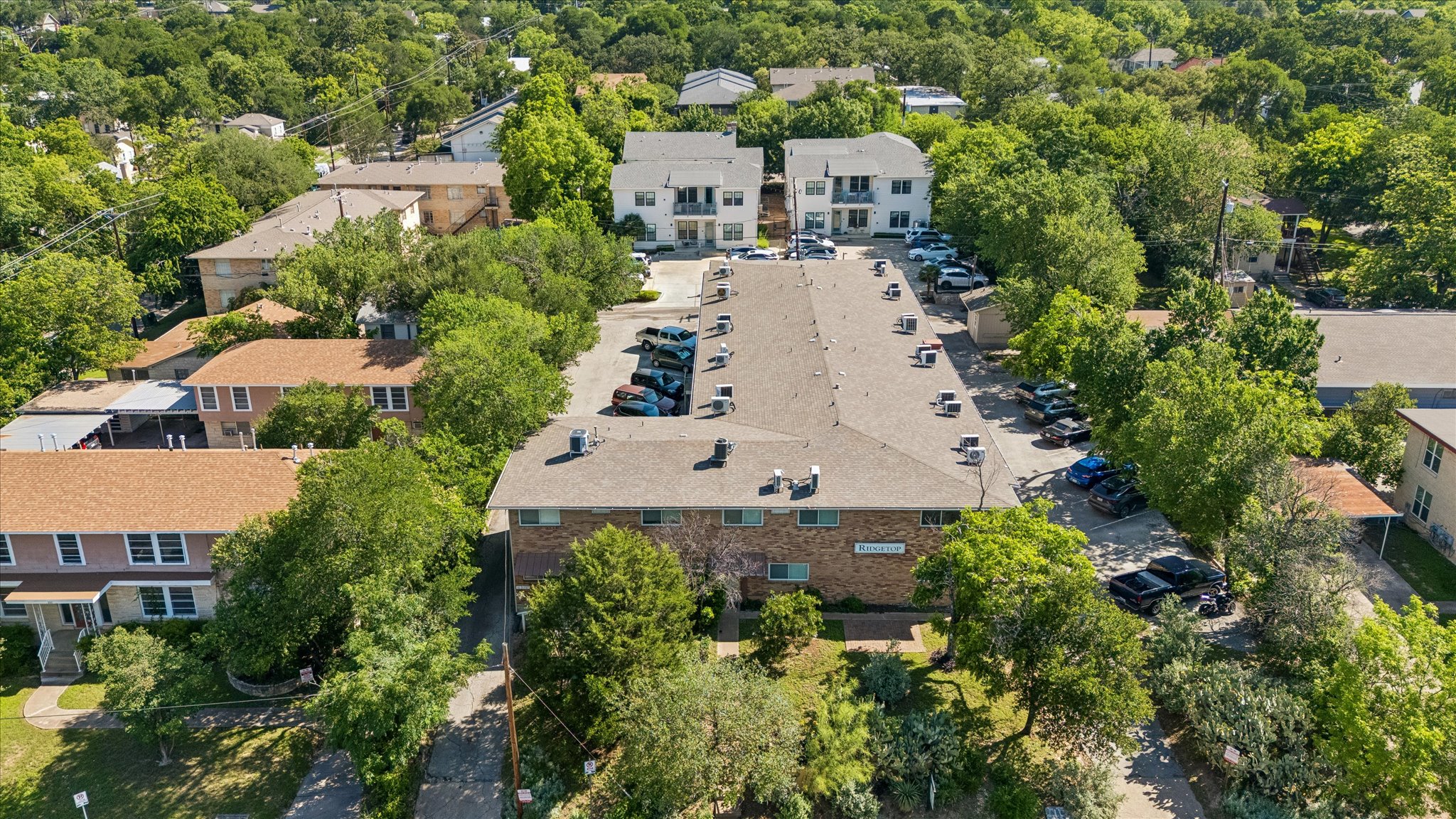 304 East 33rd Street, Unit 4 Austin, TX 78705 - Photo 11 of 15 The complex has multiple convenience entrances and exits.