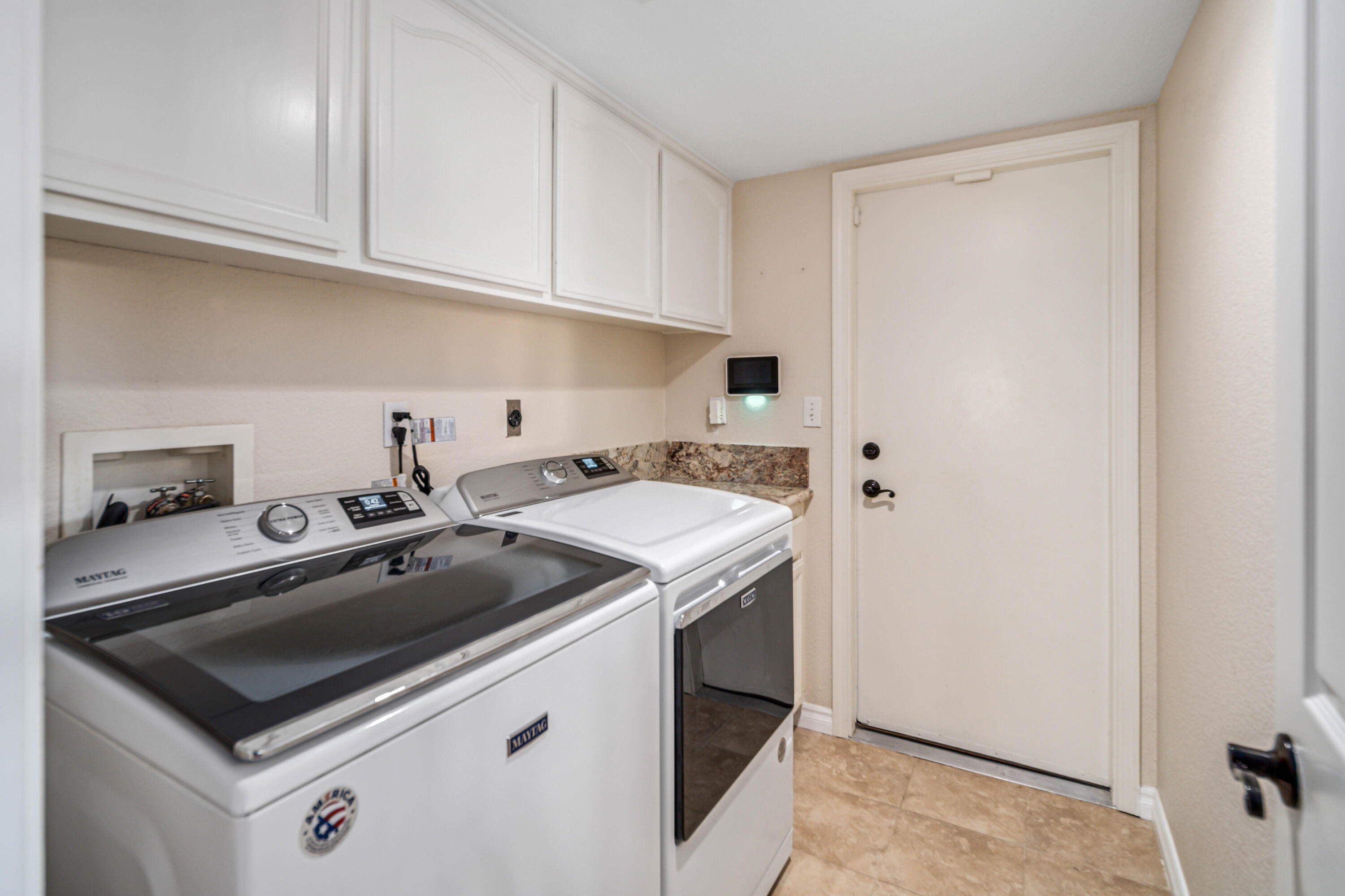 6204 Shadow Hill Drive Lancaster, CA 93536 - Photo 27 of 82 a utility room with dryer and washer