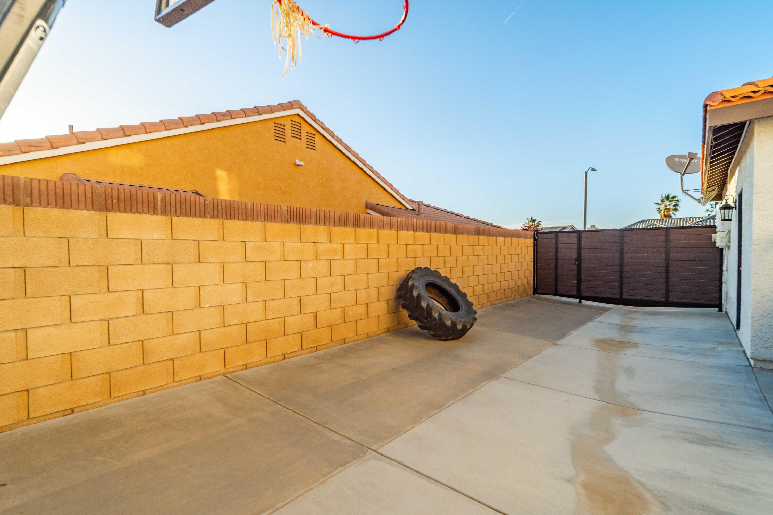 6204 Shadow Hill Drive Lancaster, CA 93536 - Photo 70 of 82 a view of a garage