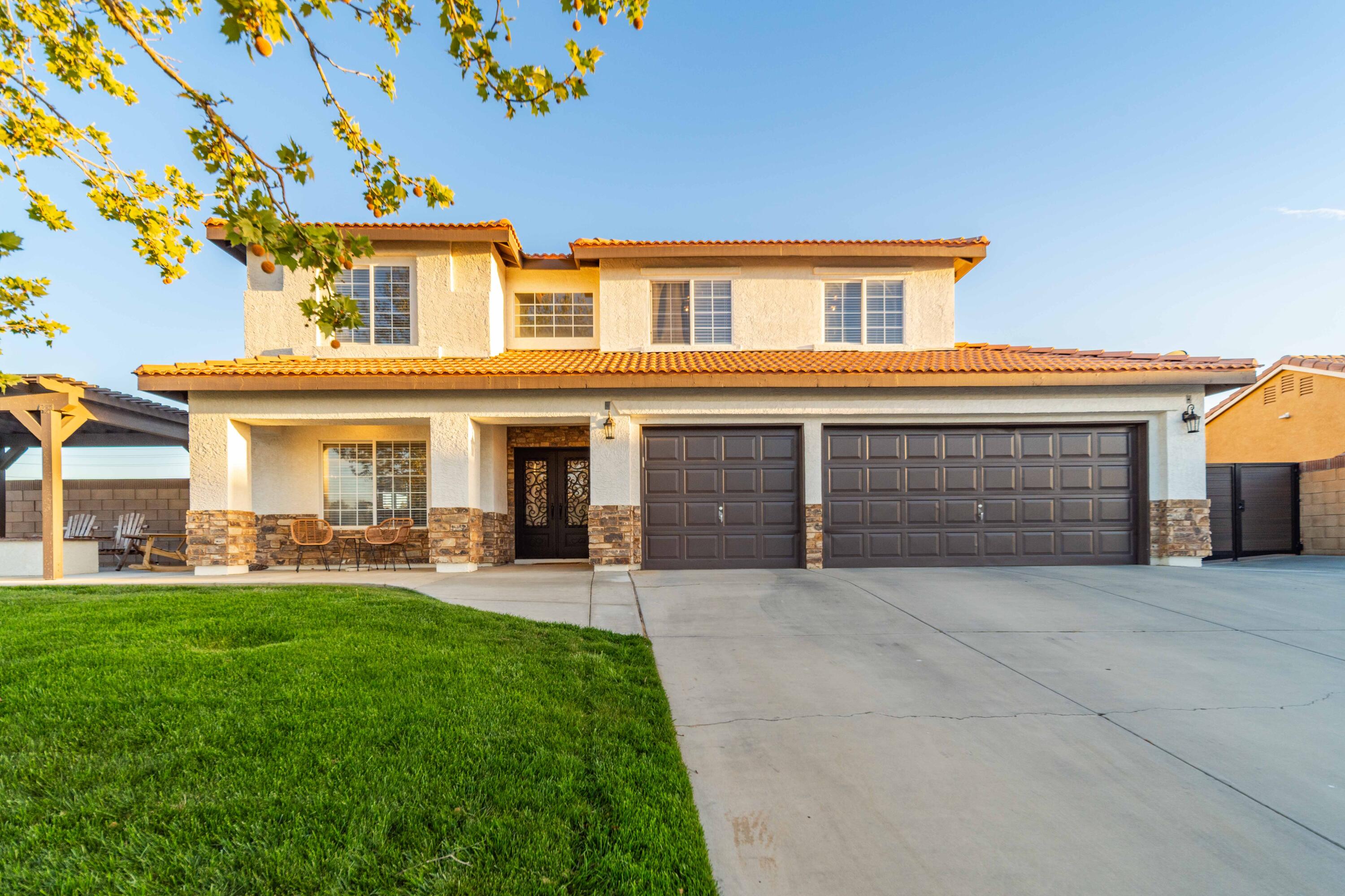 6204 Shadow Hill Drive Lancaster, CA 93536 - Photo 81 of 82 front view of a house with a yard