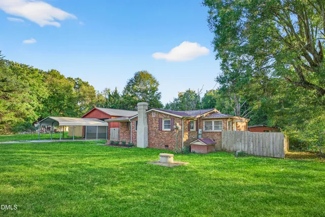 a view of a house with backyard and porch