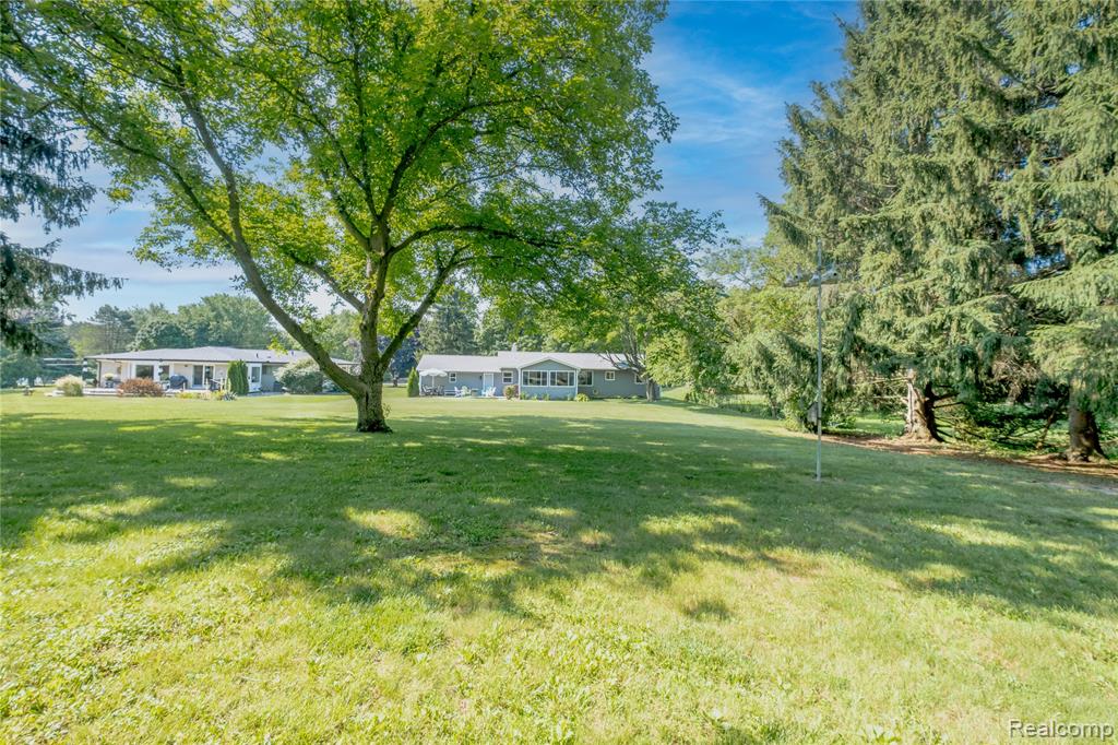 6074 Waldon Road Clarkston, MI 48346 - Photo 27 of 30