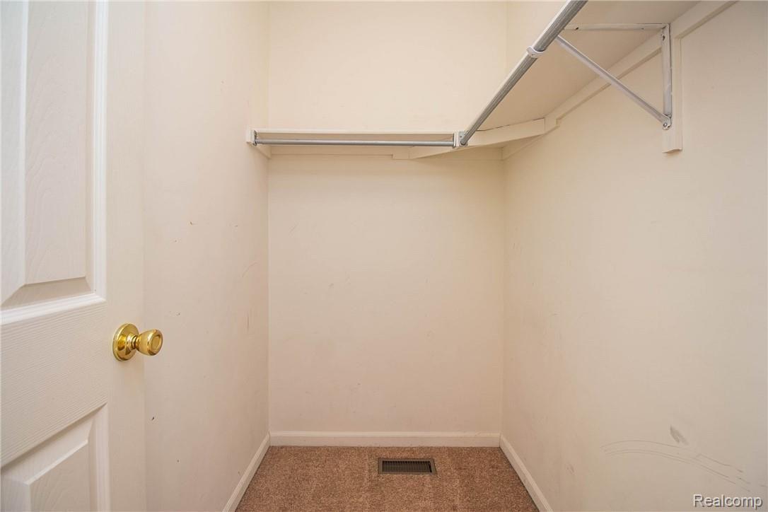 11794 Farmington Road, Unit 90 Livonia, MI 48150 - Photo 17 of 31 16.jpg