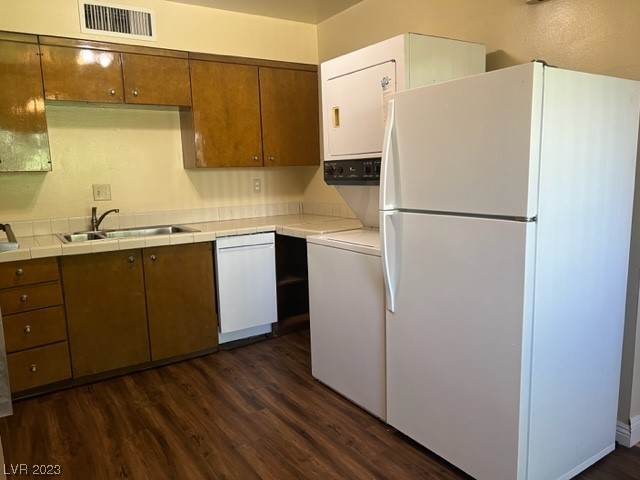 350 East Desert Inn Road, Unit E205 Las Vegas, NV 89109 - Photo 12 of 26 Gallery Image 12