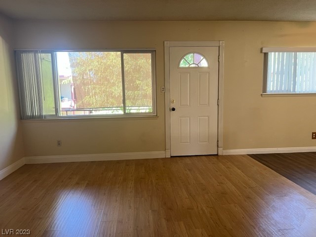 350 East Desert Inn Road, Unit E205 Las Vegas, NV 89109 - Photo 8 of 26 Living area