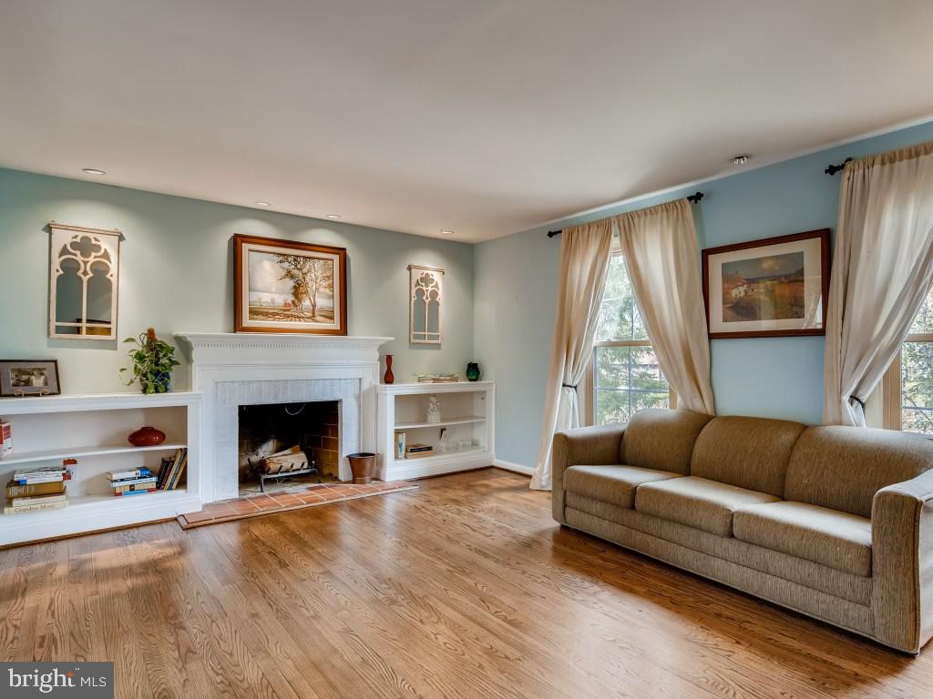31 Glen Alpine Road Phoenix, MD 21131 - Photo 4 of 30 Living room, wood burning fireplace