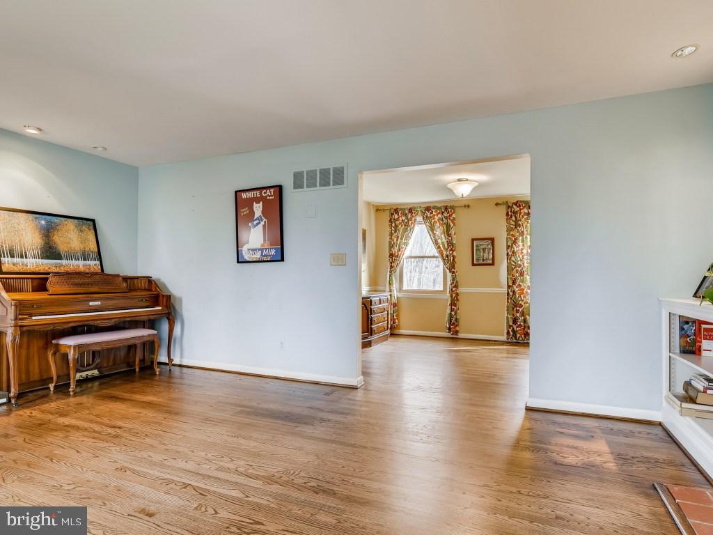 31 Glen Alpine Road Phoenix, MD 21131 - Photo 5 of 30 Living room