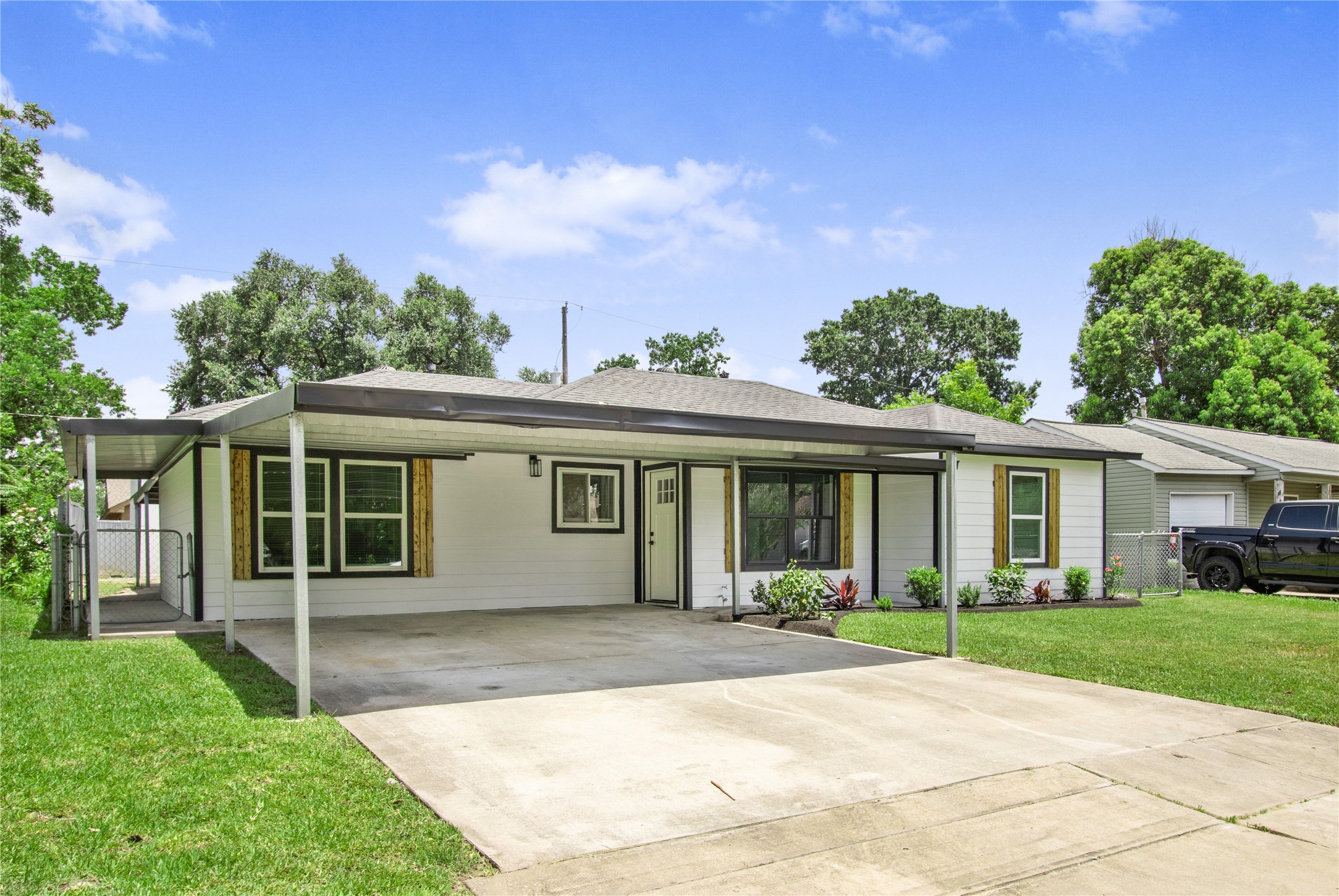 1015 Roper Street Houston, TX 77034 - Photo 2 of 48