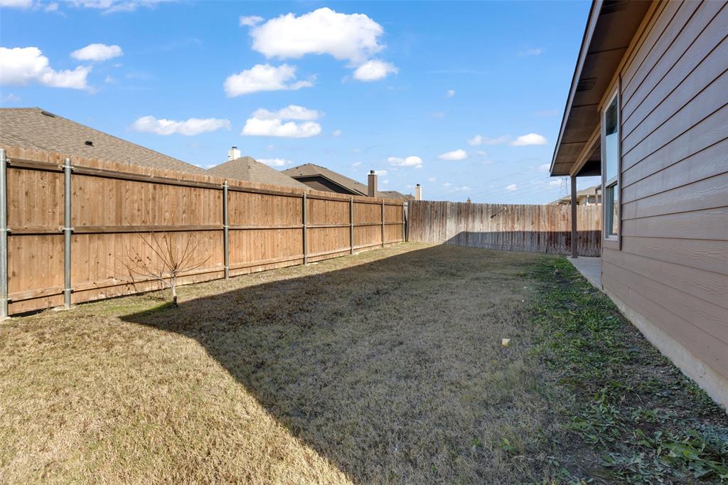 3929 Kennedy Ranch Road Fort Worth, TX 76262 - Photo 36 of 40 View of yard