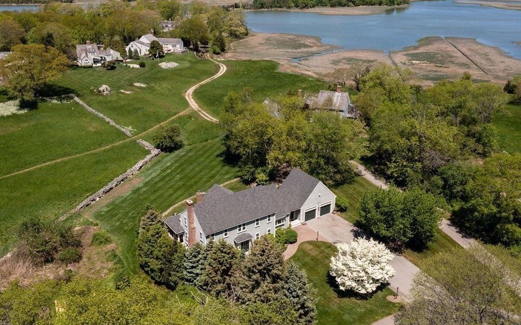 8 Weir Street Extension Hingham, MA 02043 - Photo 1 of 26