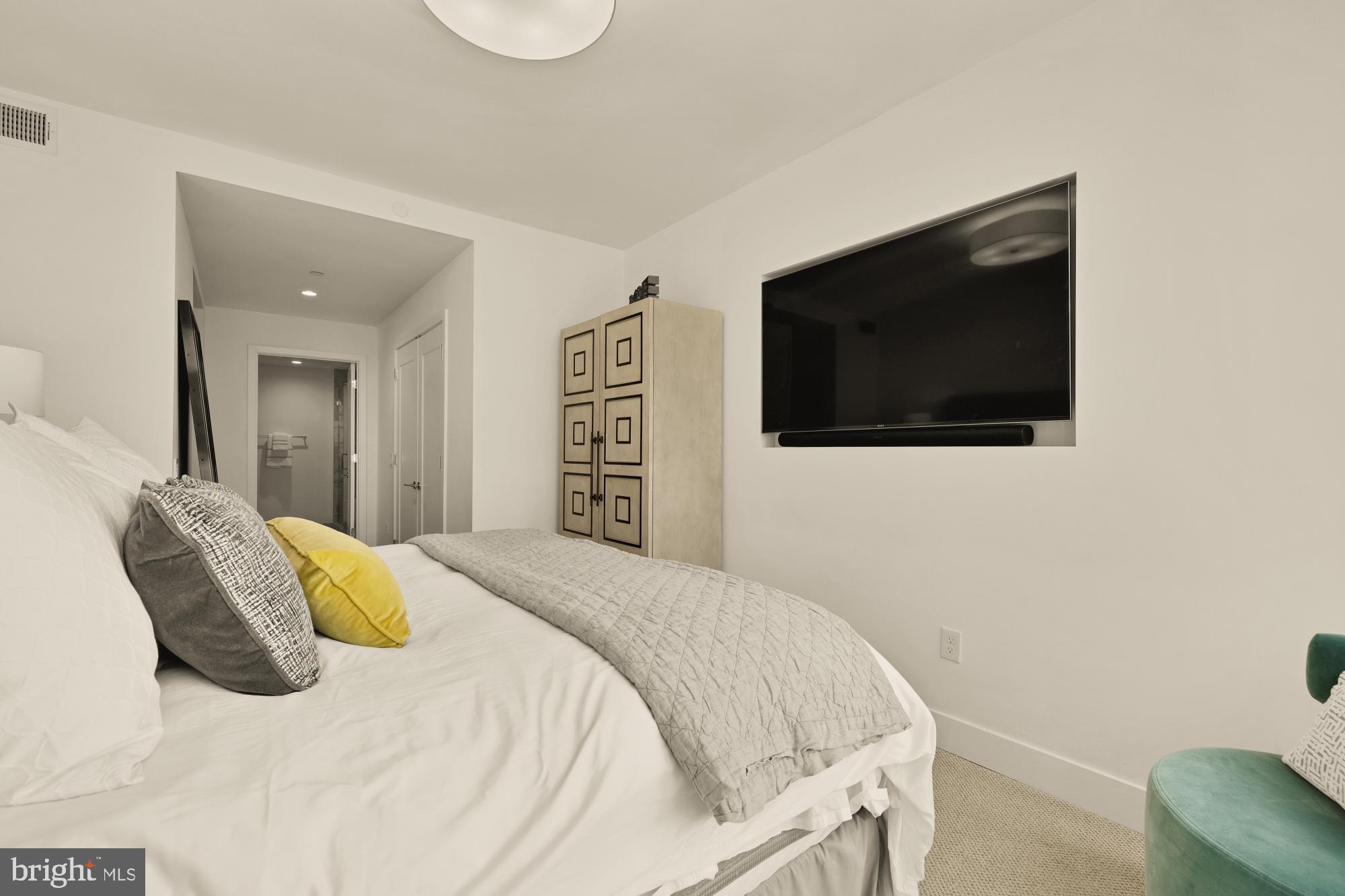 45 Sutton Square Southwest, Unit 906 Washington, DC 20024 - Photo 17 of 40