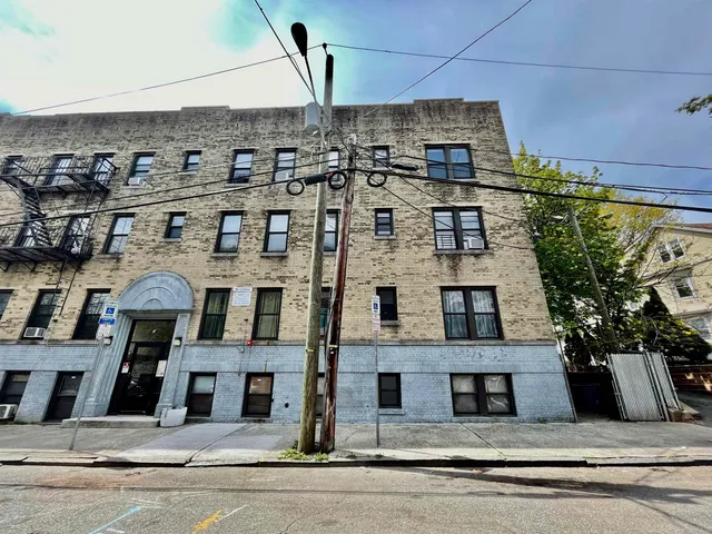 $1,195 | 1 Noll Place, Unit 21, Newark, NJ 07106