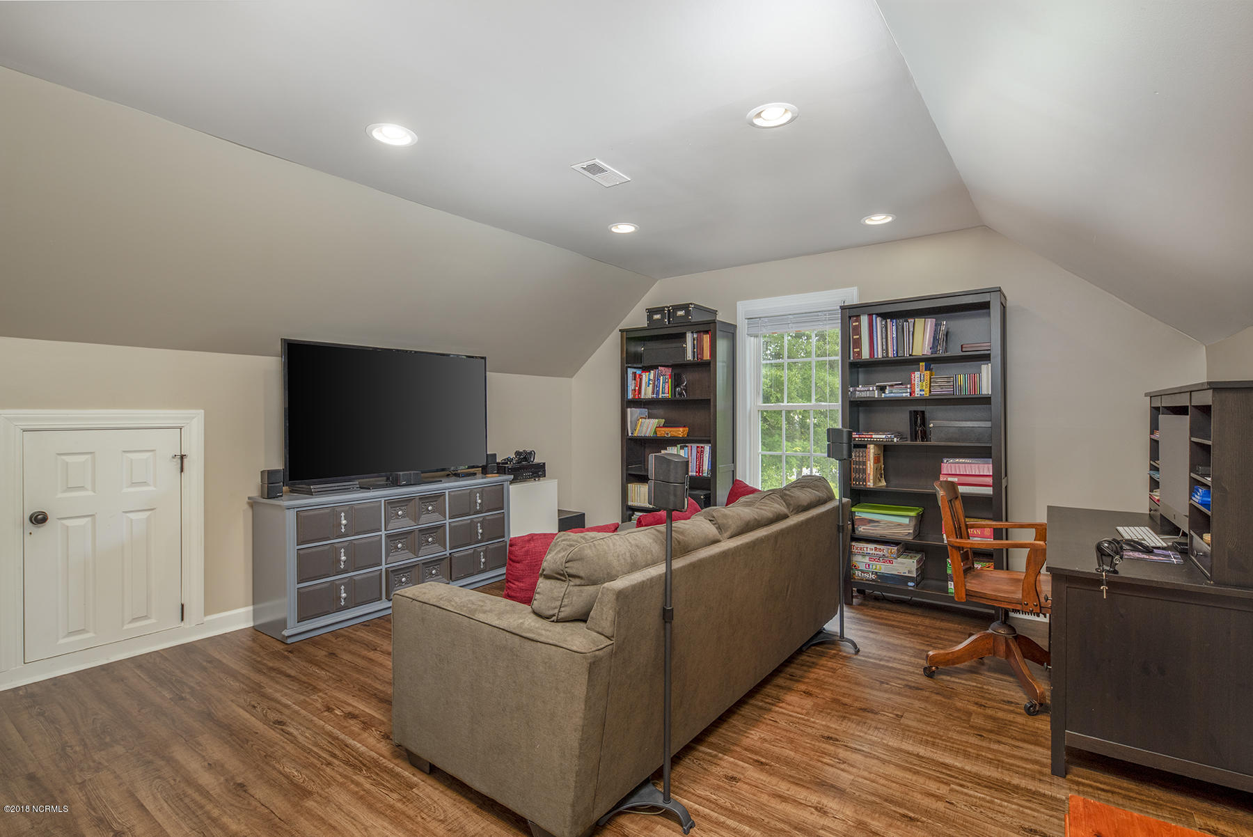 2406 Wild Turkey Road New Bern, NC 28562 - Photo 12 of 39 Functional Bonus Room w/Full Bath