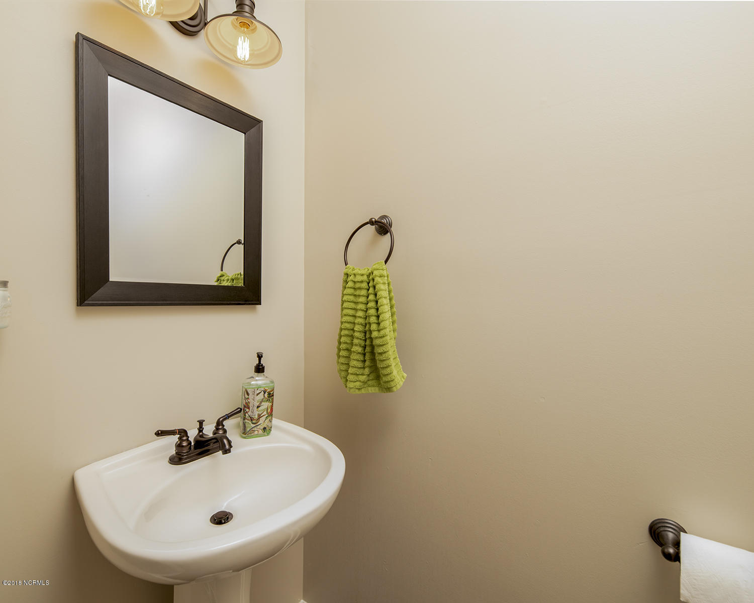 2406 Wild Turkey Road New Bern, NC 28562 - Photo 24 of 39 Powder Room