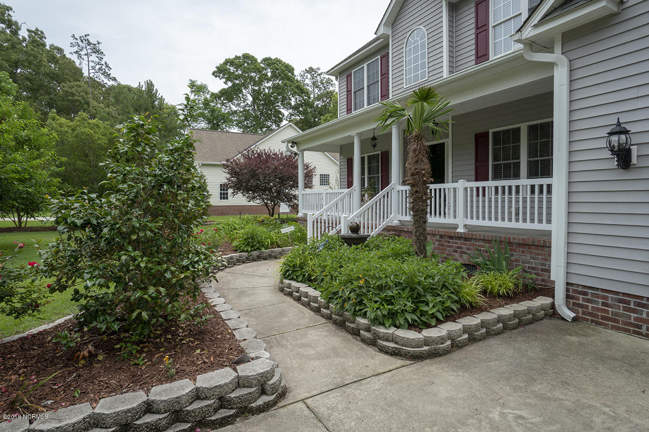 2406 Wild Turkey Road New Bern, NC 28562 - Photo 27 of 39 Mature Landscaping