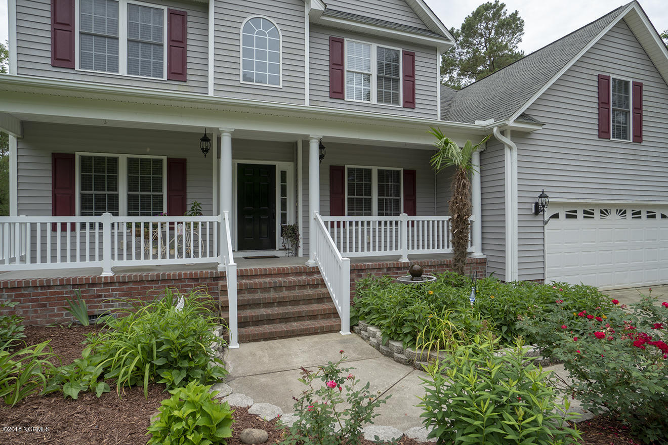 2406 Wild Turkey Road New Bern, NC 28562 - Photo 28 of 39 Inviting Entrance