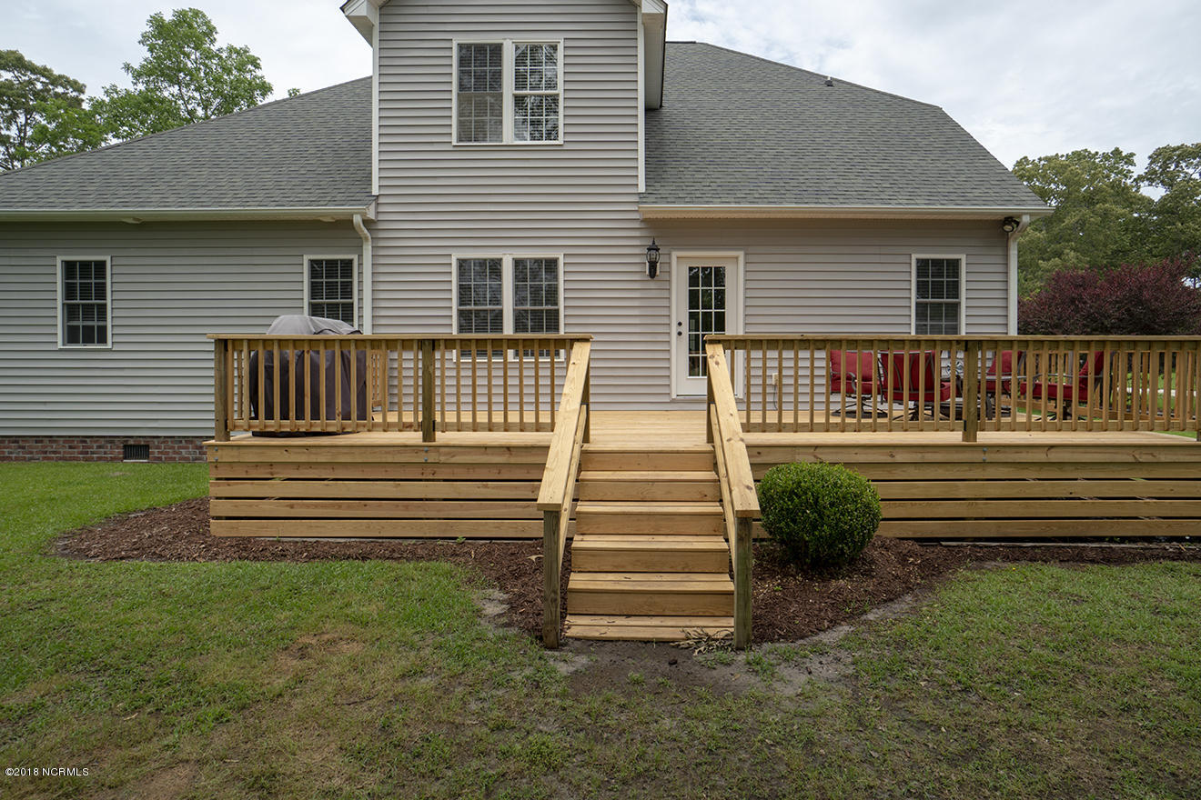 2406 Wild Turkey Road New Bern, NC 28562 - Photo 32 of 39 New Large Deck