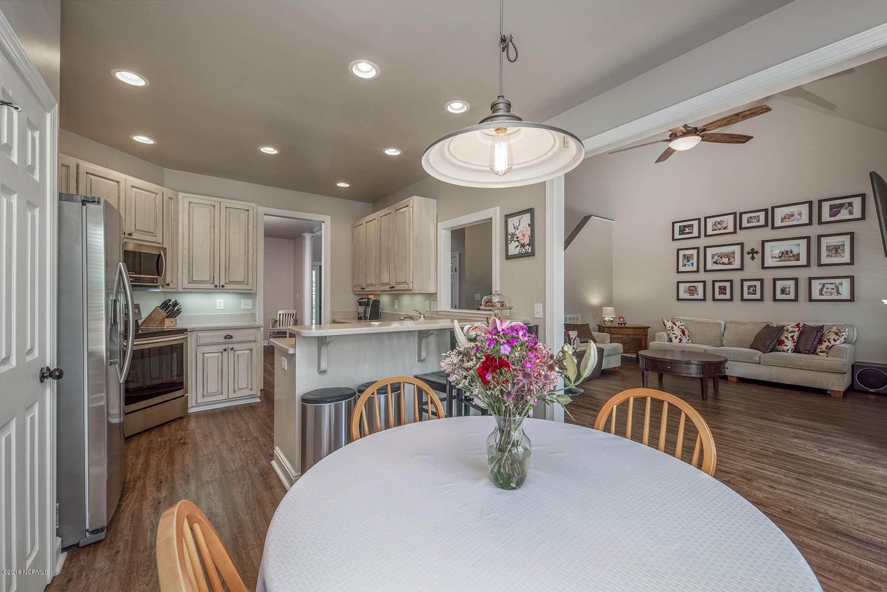 Open Kitchen and Breakfast Space