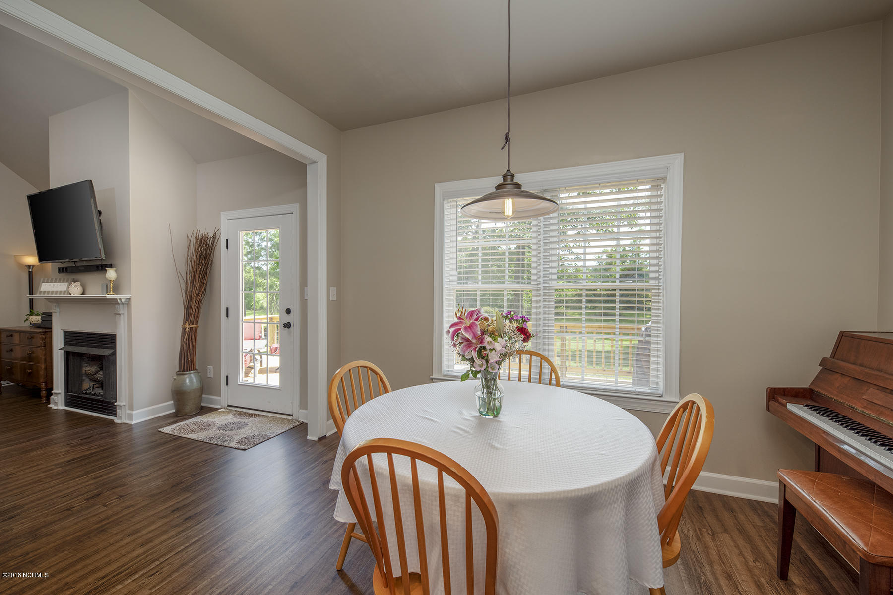 2406 Wild Turkey Road New Bern, NC 28562 - Photo 9 of 39 Cozy Breakfast Area