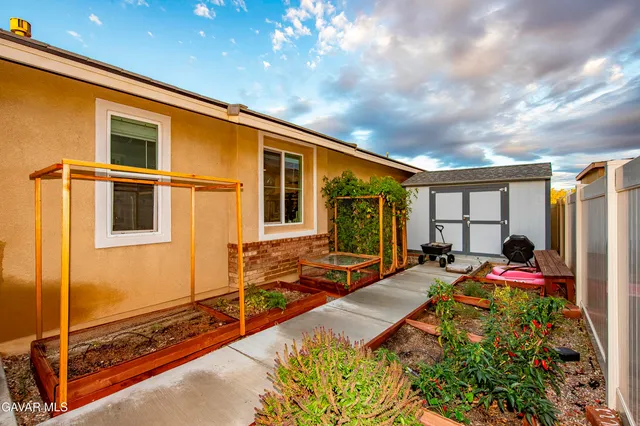 a view of a house with backyard and sitting area