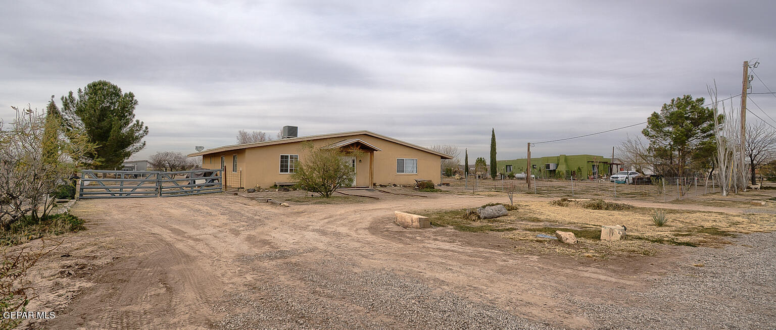 261 Indian Head Road Tornillo, TX 79853 - Photo 3 of 44