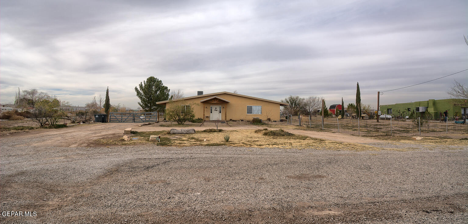 261 Indian Head Road Tornillo, TX 79853 - Photo 5 of 44