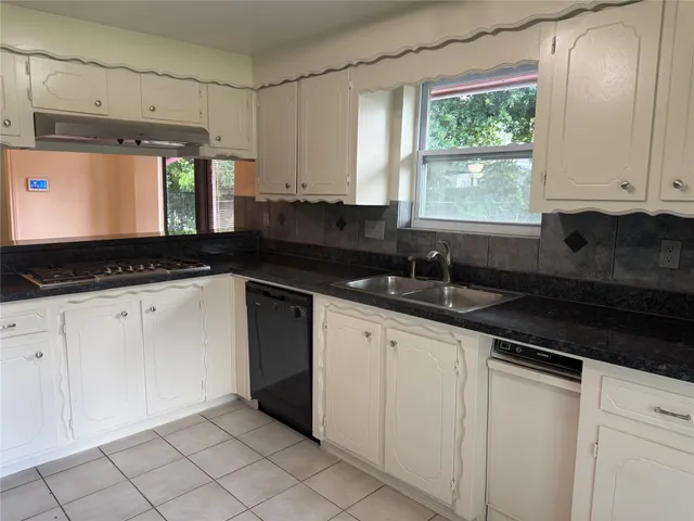 $2,900 | 3232 Parkwood Drive, Houston, TX 77021