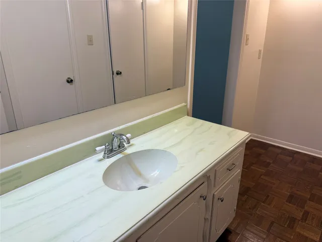 $2,900 | 3232 Parkwood Drive, Houston, TX 77021