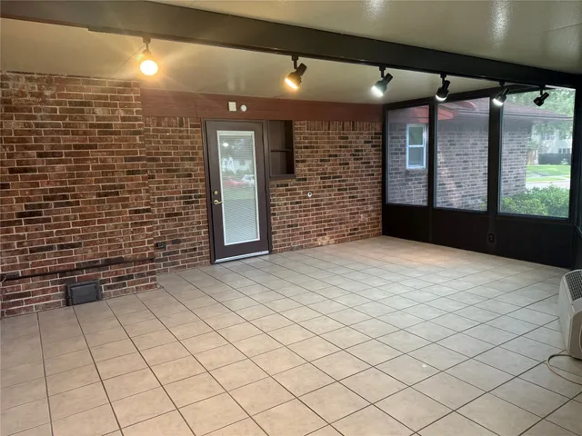 $2,900 | 3232 Parkwood Drive, Houston, TX 77021