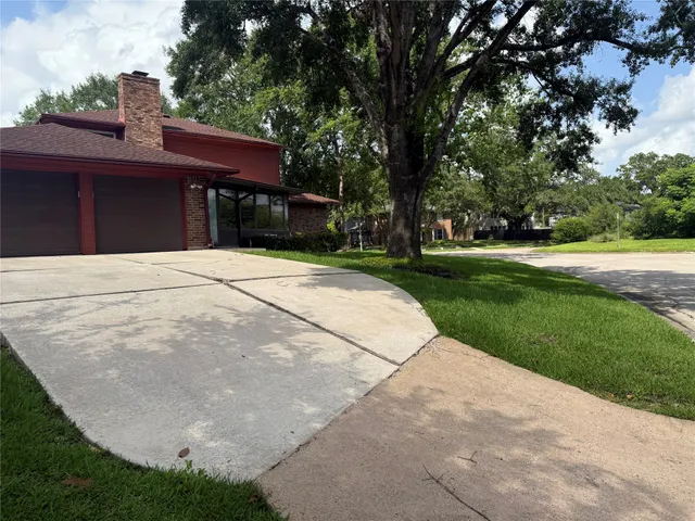 $2,900 | 3232 Parkwood Drive, Houston, TX 77021