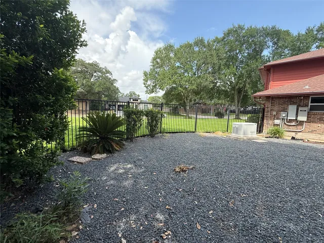 $2,900 | 3232 Parkwood Drive, Houston, TX 77021