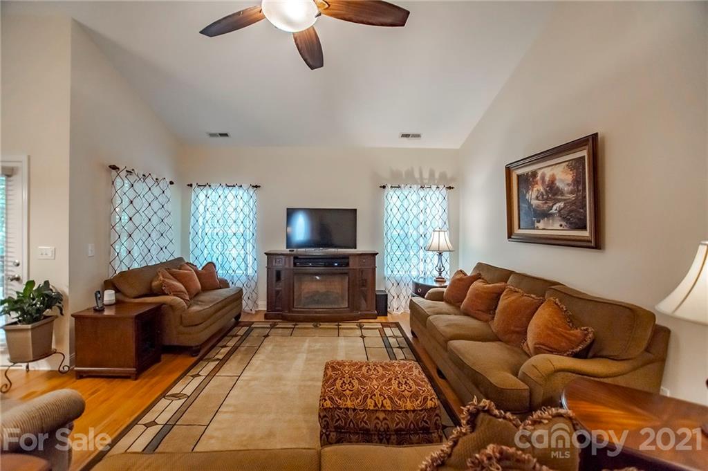 1252 Rockwell View Road Matthews, NC 28105 - Photo 11 of 34 Gallery Image 11
